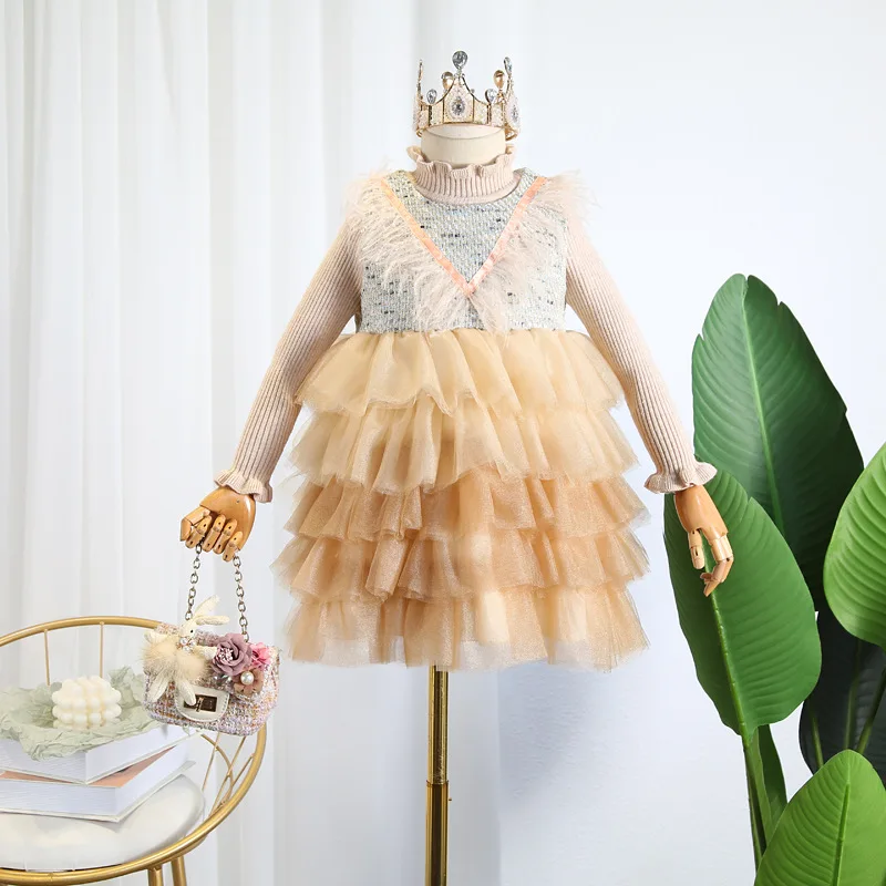 

Girls autumn and winter new 2019 Korean version of the children's feather cake skirt with wooden ear knitted sweater