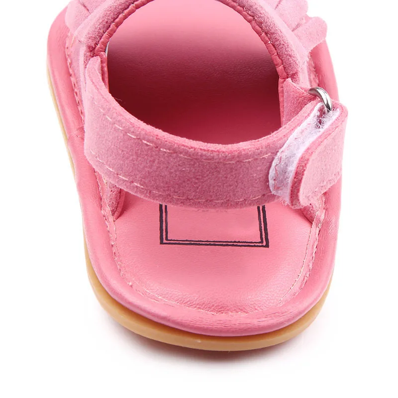 Новинка года; обувь для маленьких девочек с бахромой и резиновой подошвой; модные сандалии принцессы