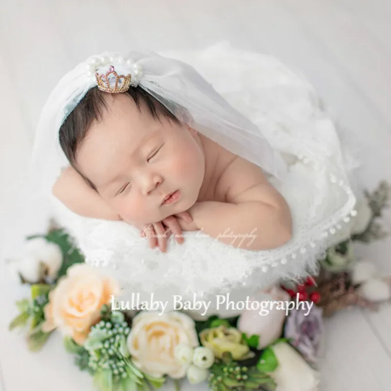 Newborn Photography Props Pearl Crown Baby White Lace Veil Pillow Baby Shoot Accessories Pearl Hand String Photo Studio New Prop
