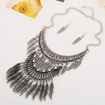 

Retro fringed leaves Necklace