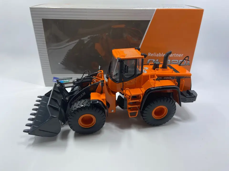 【新品未開封】超希少DOOSAN DL420A ホイールローダー 1/40模型 新品未開封】超希少DOOSAN DL420A ホイールローダー 1/40模型 新品未