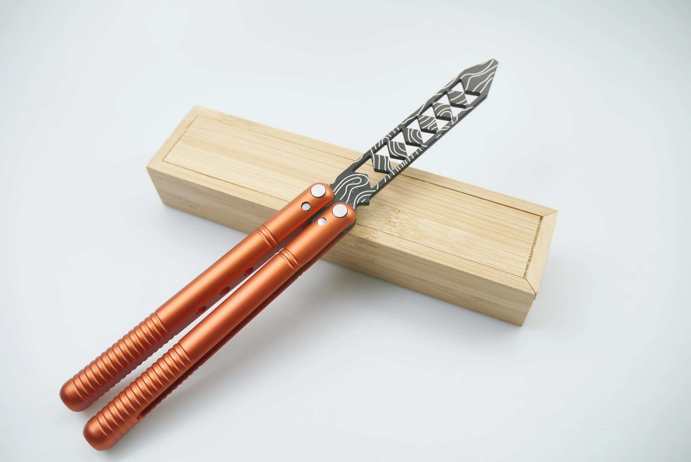 Round-Handle-with-Hourglass-Blade-BALI-HIGH-Quality-MATERIAL-ACCURATED-Tolerance-Bushing-Butterfly-Trainer.jpg Kerek Fogantyú Homokóra Pengével Bali Anyaggal Beállított Tolerancia Persely Pillangó Edző - Image 6