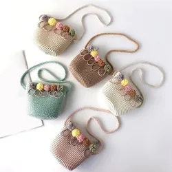 Mini bolso de hombro cruzado para niños, bandolera de mimbre hecha a mano con flores, para playa y verano