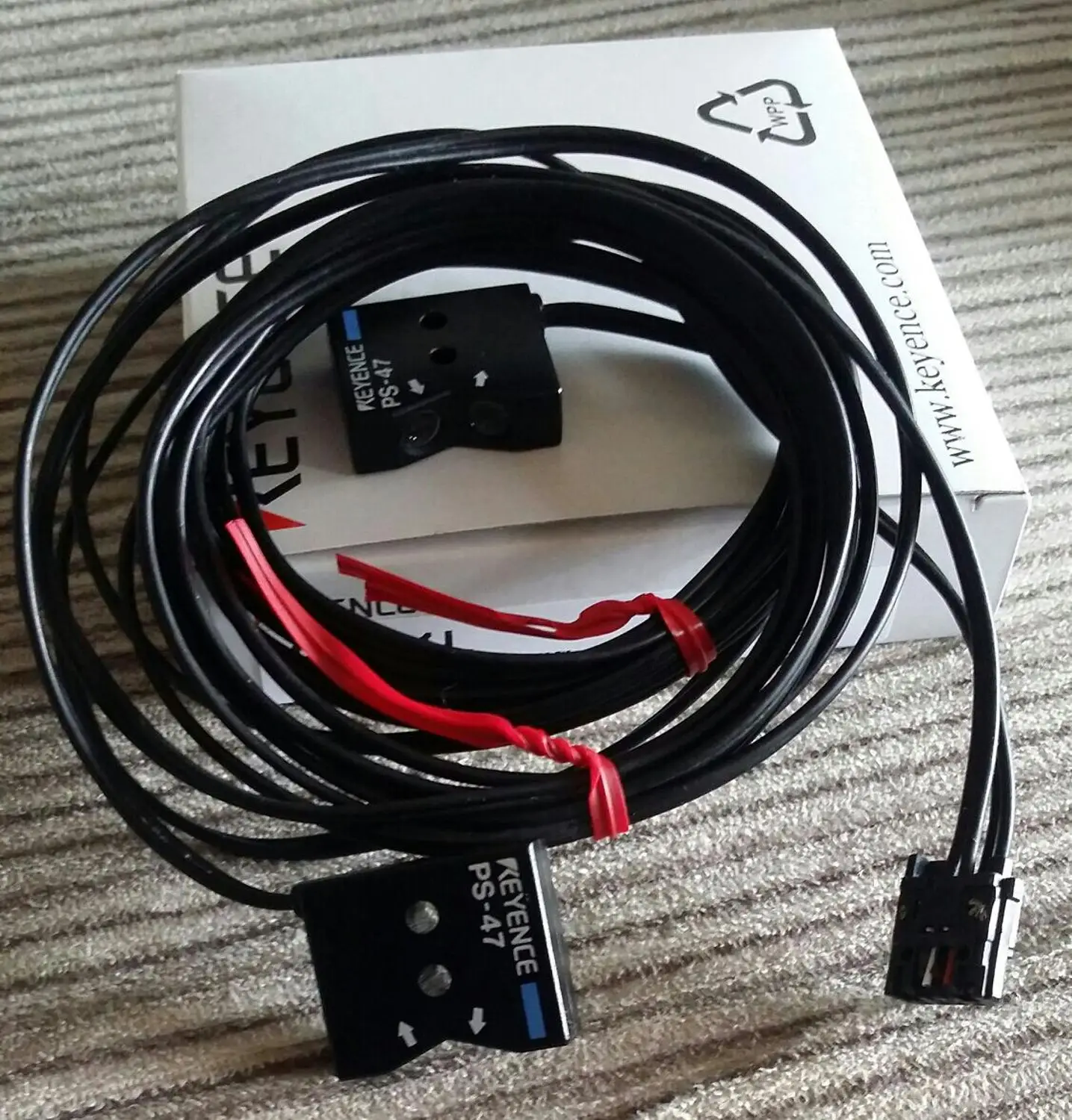 KEYENCE Диффузный фотоэлектрический выключатель PS-47