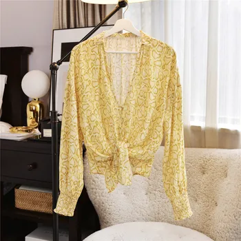 

Women Shirt 2020 Spring and Summer New Light Yellow Snake Pattern Elegant and Comfortable Drape Crepe Knotted Hem Top