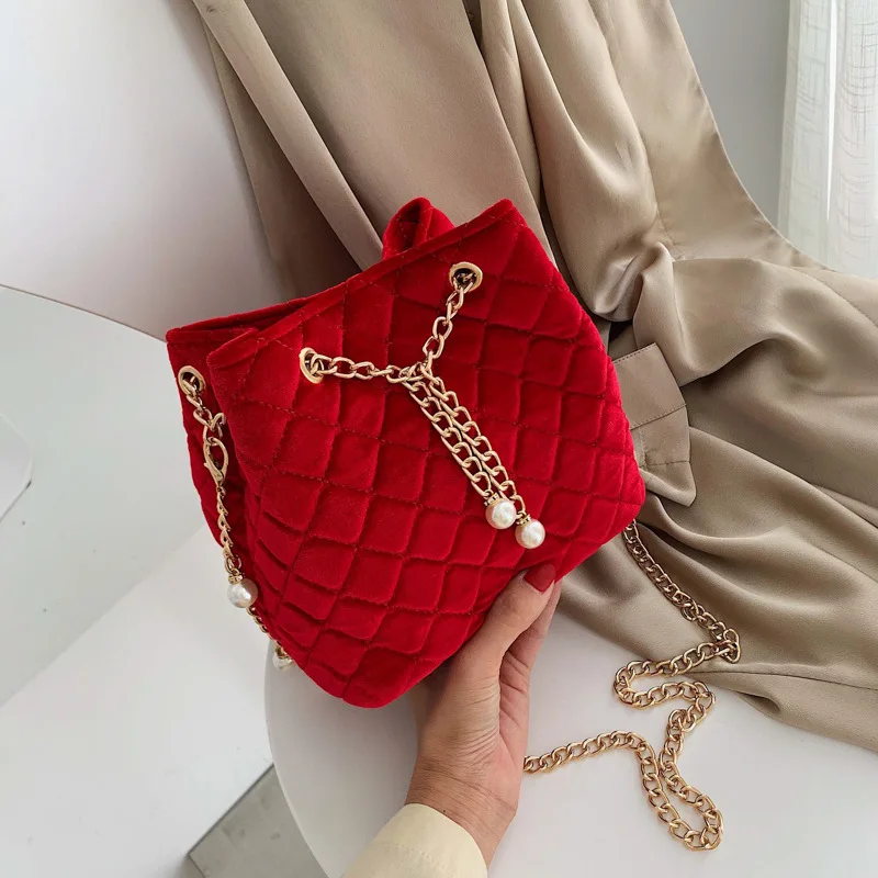 

Graceful INS Super Fire Small Bucket Bag 2019 Velvet Rhombus Chain Bag Mini Pearl Crossbody Bag Women's