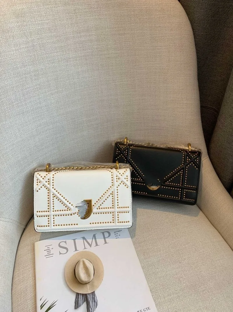 

The New 2019 Female Bag Fashion Lady Shield Bag Leather Rivet Joker One Shoulder His Chain Bag