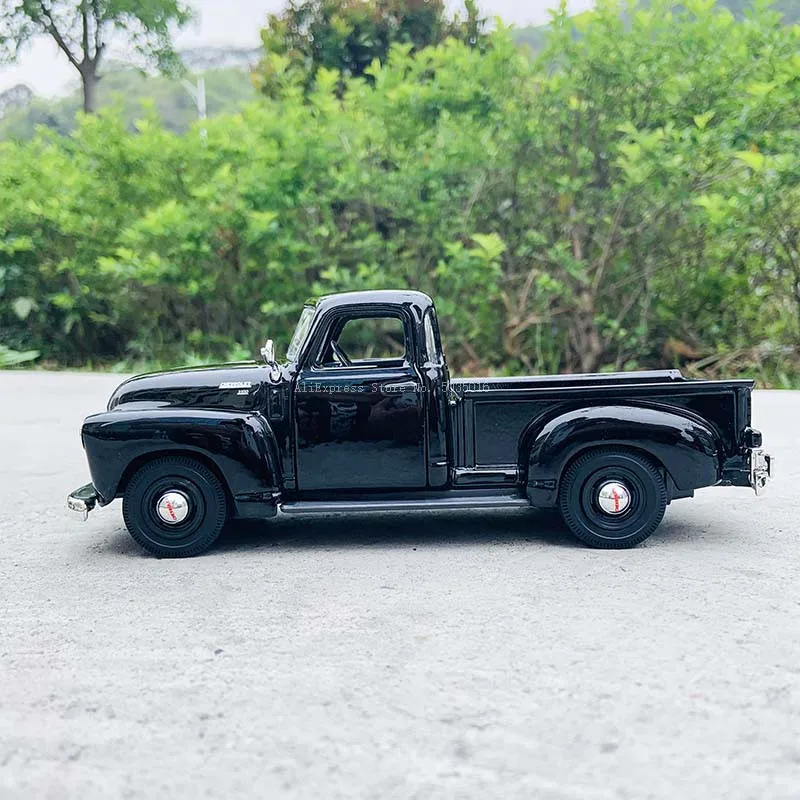 Maisto 1:25 1950 Chevrolet 3100  Pickup black simulation alloy car model crafts decoration collection toy tools gift