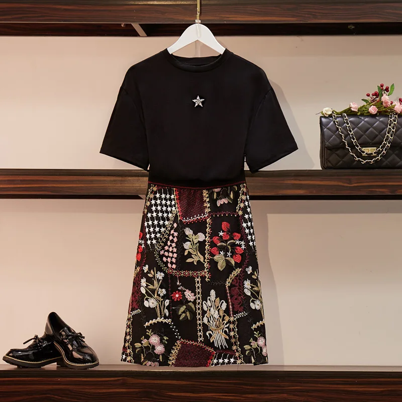 

Photo Shoot Large Size Dress Fat Mm Summer Wear Five-pointed Star T-shirt + Machine Embroidery Sheath Skirt Online Celebrity Two