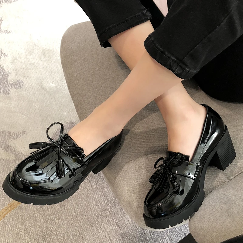 

Spring Autumn Women Pumps British Style Round Toe Patent Leather Loafers Thick High Heels Slip On Shoes Bow Decoration Pumps