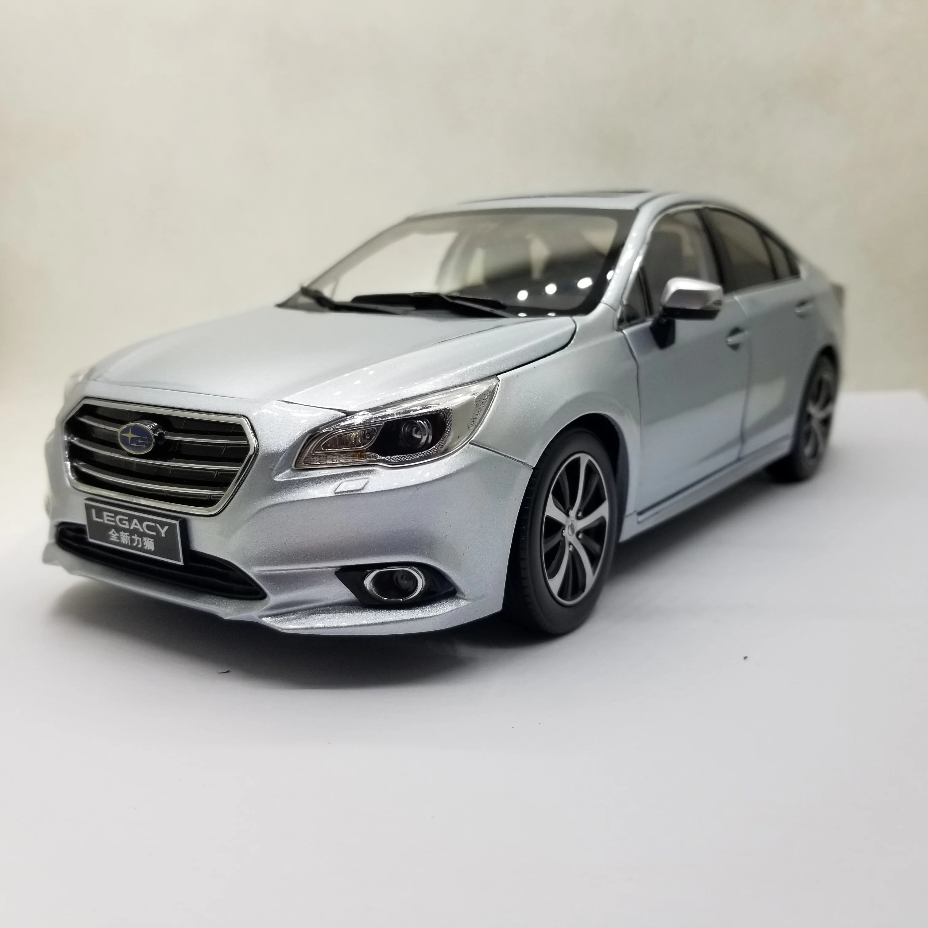 Модель литая в масштабе 1:18 для Subaru Legacy 2017 Sport Sedan игрушечная машинка из сплава