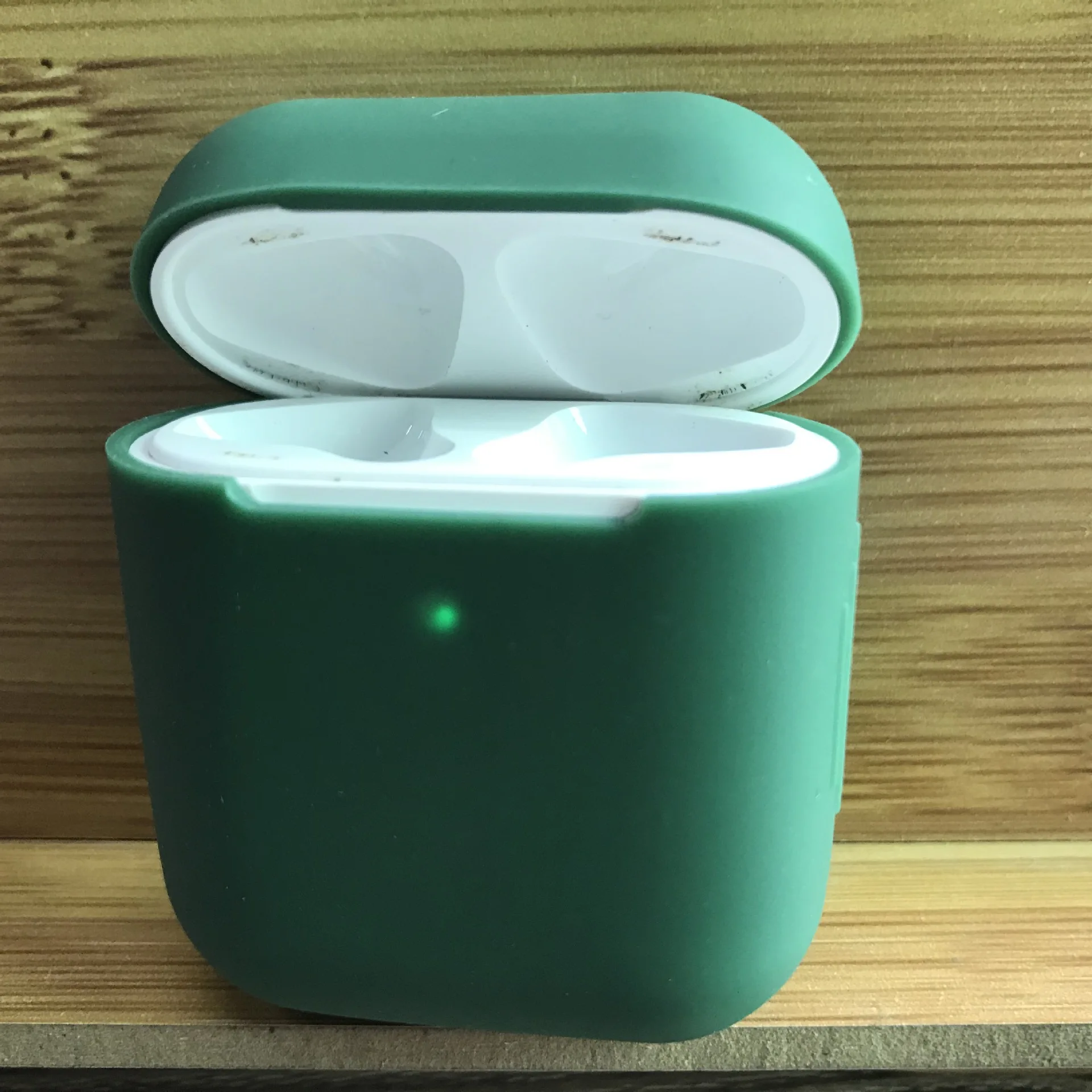 Защитный силиконовый чехол для Apple Airpods 1 2 Ультратонкий Мягкий совместимый с