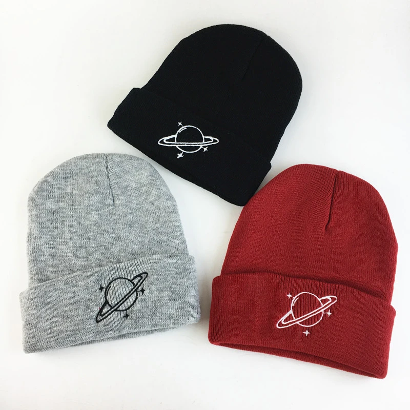 

Осенне-зимние теплые облегающие шапки, новинка, мужская и женская модная вязаная облегающая шапка, хлопковая мягкая Лыжная Шапка в стиле хип-хоп с вышивкой планеты, спортивная шапка