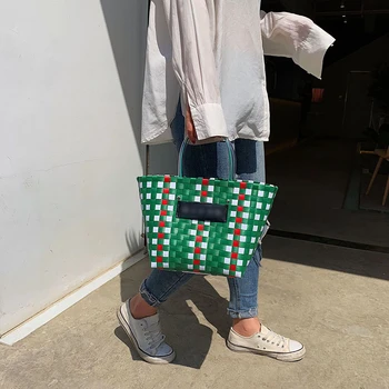 

2020 Hot Summer Woven bag Charity Basket Beach Bag Women Bags Handbags Plaid Knitted Dog Bag Hand Knitted Color Casual Totes