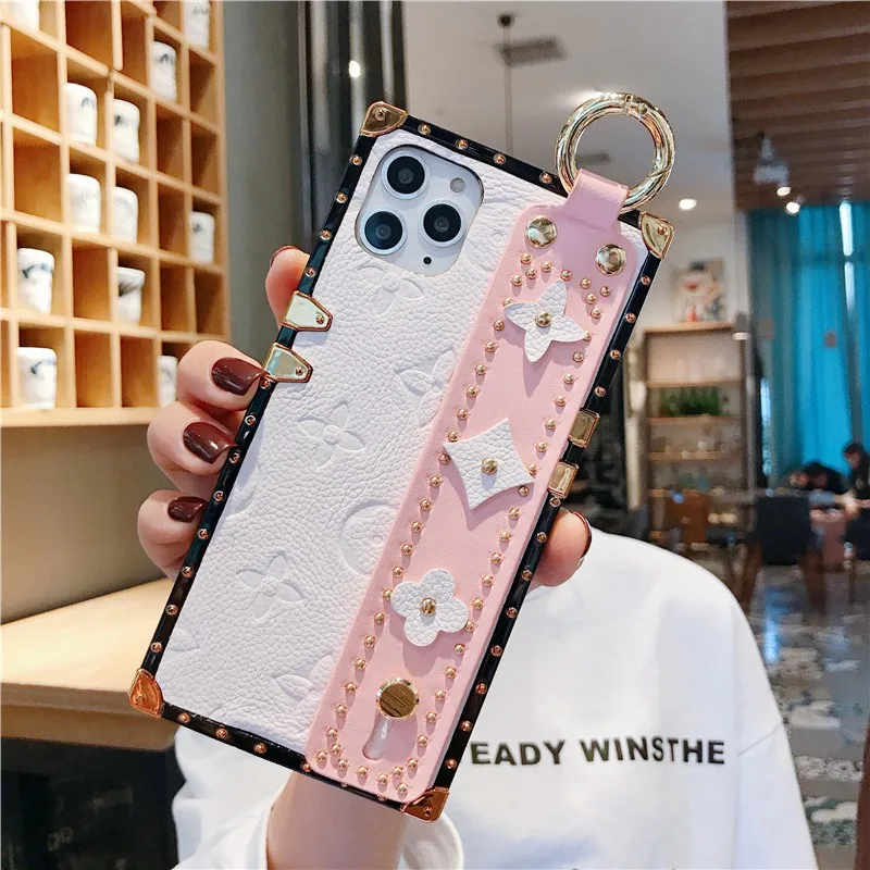 Ремешок на запястье из натуральной кожи, чехол для телефона для iPhone 11 pro XS Max X XR 8 7 6 Plus, роскошная квадратная задняя крышка с заклепками - Цвет: Pink