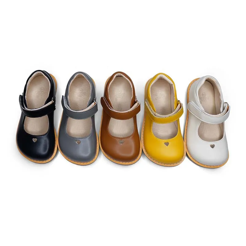 Sweet Girls Sandals Lovely Heart Soft and Breathable Children Shoes Wear-resistant sole Party Princess kids Shoes