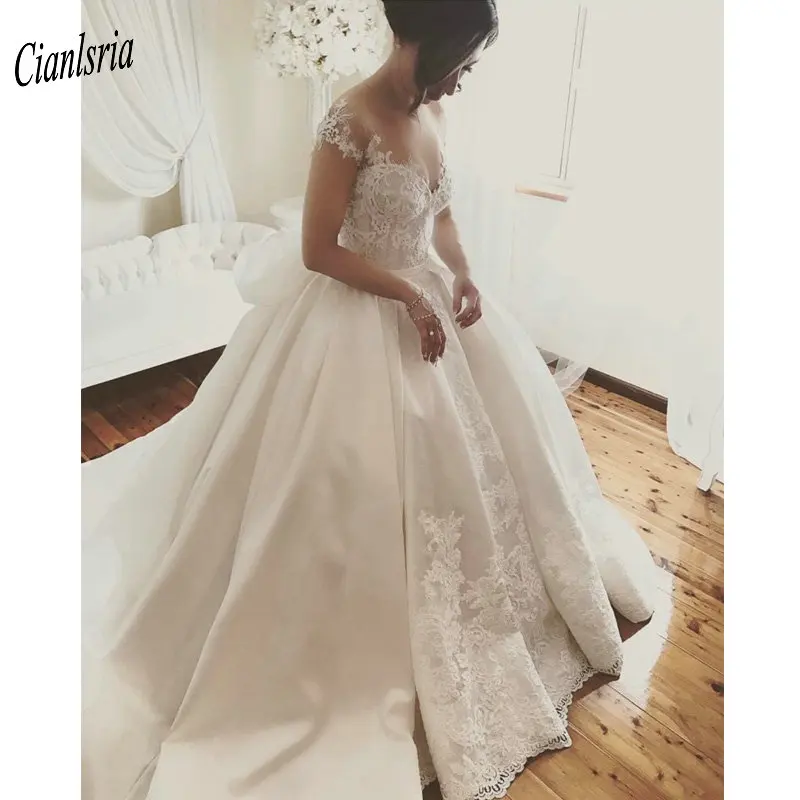 Элегантное бальное платье с открытыми плечами свадебное аппликацией кружевное