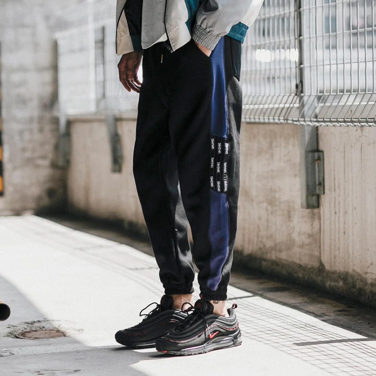 

Vertical Ze Produced 18aw National Trends Origional Side Spell Stripes High Street Athletic Pants