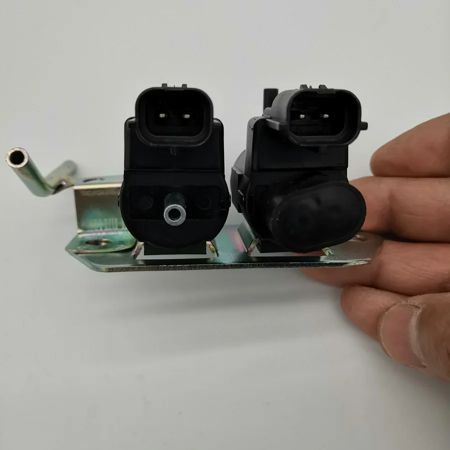 MR534632 Clutch Control Solenoid Valve For Mitsubishi K5T81273
