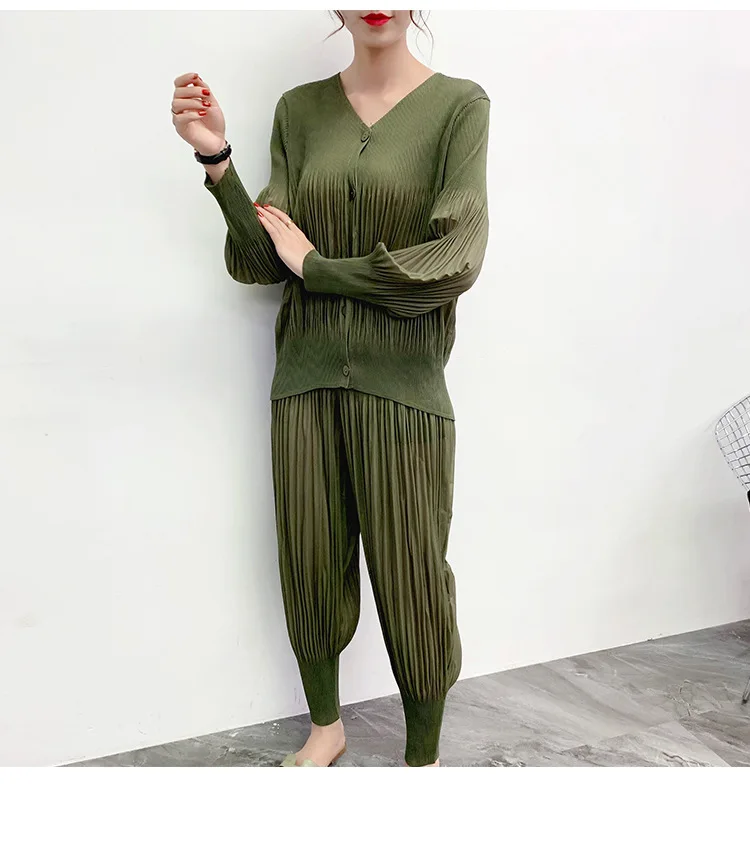 MIYAKE плиссированные новые Yujie возраст уменьшенный показать тонкие европейские товары костюм брюки Мода темперамент комплект из двух частей женский