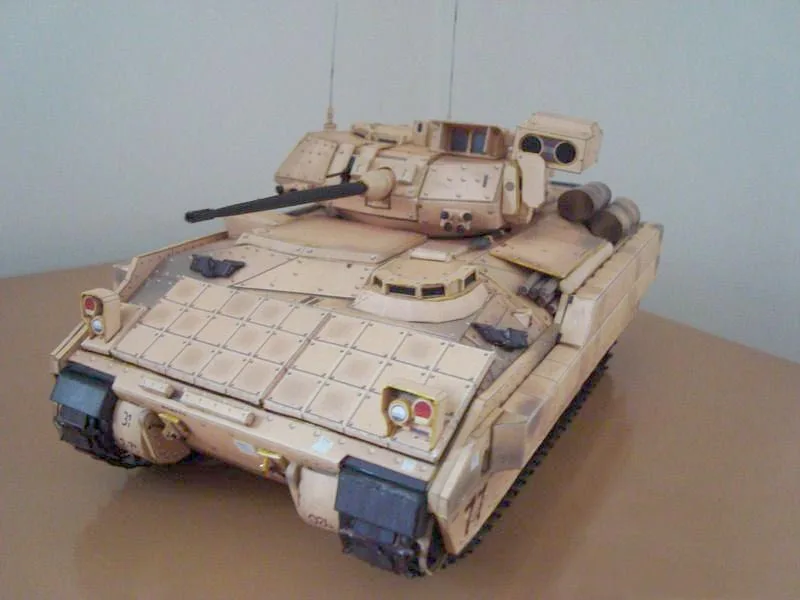 Модель бумажного 3d танка M2A2 Bradley для пехотных боев трехмерная ручной работы