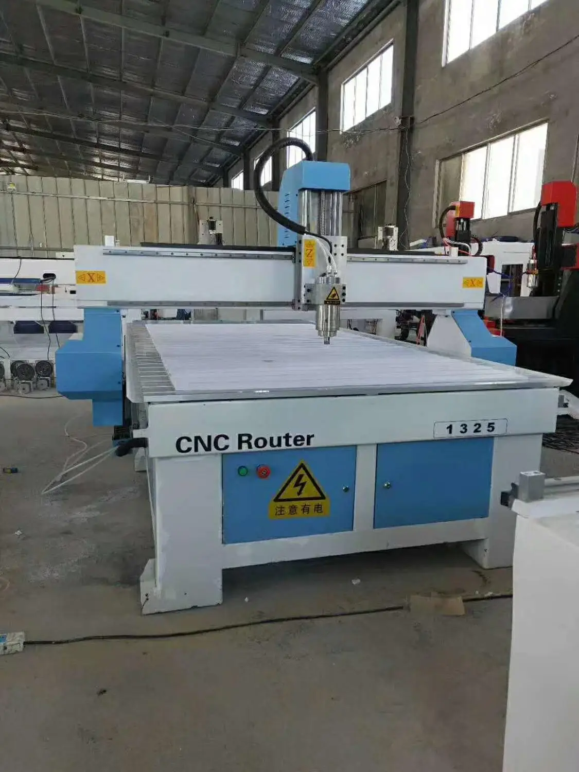 

Songli 1325 2.2kw CNC milling machine advertising wood ,cabinet doors and windows, etc