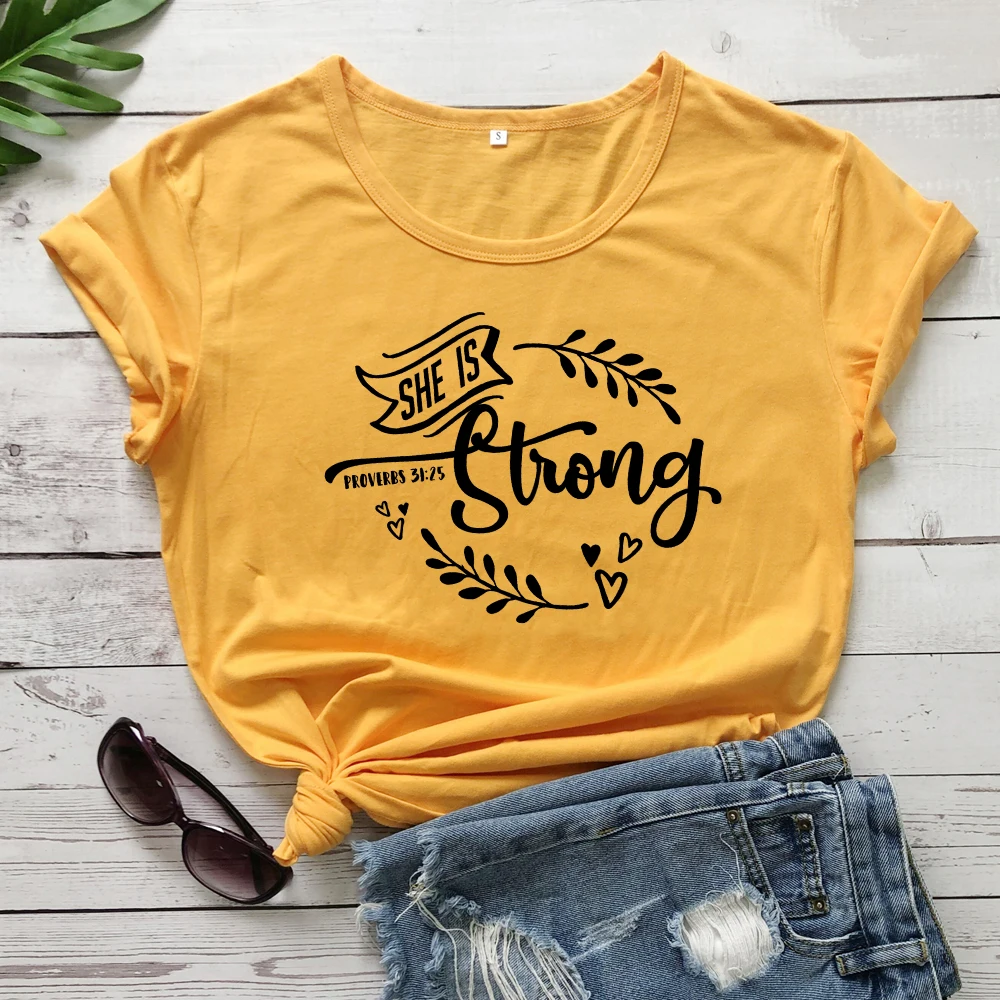 She Is Strong пословицы 31: 25 футболки женские Необычные графические вдохновляющие Христианские Футболки женские модные церковные Библейские стихи футболки