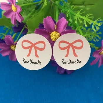 

500PCS/Lot White Paper Cursive"Hand Made" Stickers With Pink Bowknot Self-adhesive Sticker Labels DIY For Gift/Box/Bake/Jewelry