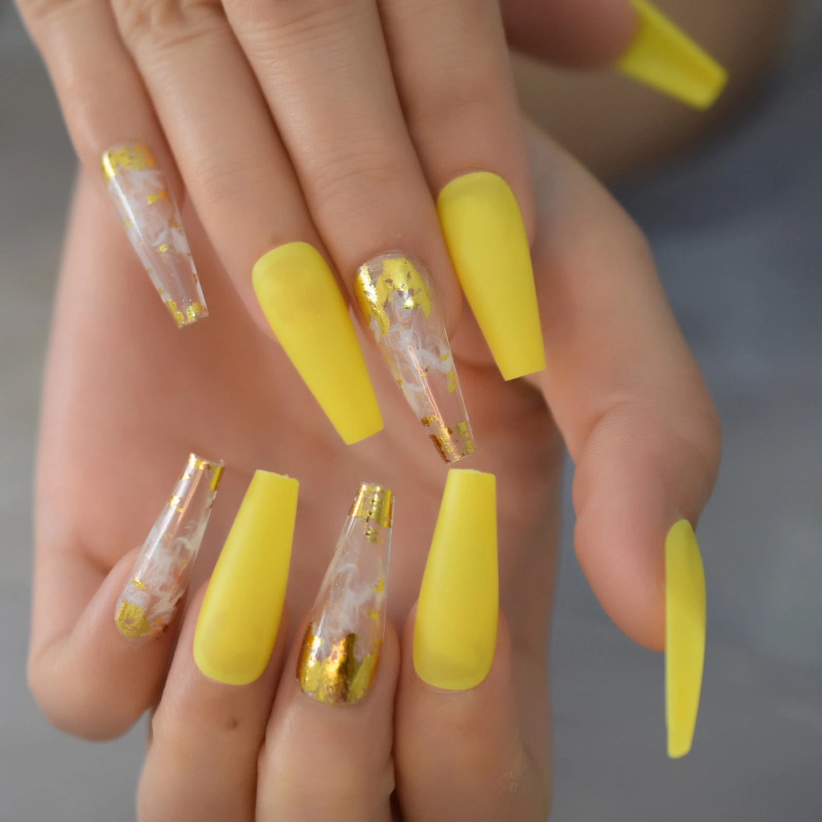 Ongle Blanc Avec Feuille D or