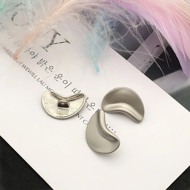 10pcs Fashion Moon Shape Metal Buttons for Clothes Black Gold Buttons for Coat Sewing Accessories Overcoat Decorative Buttons