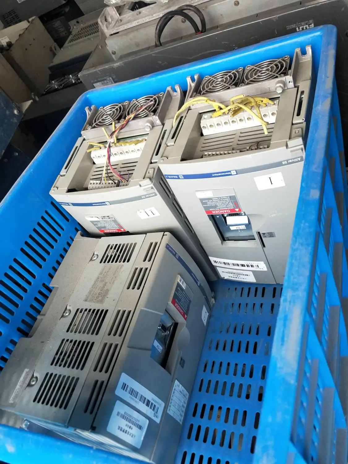 ATV58HU90N4 ATV58 5,5 кВт 380 В используется один, инвертор хорошо работает