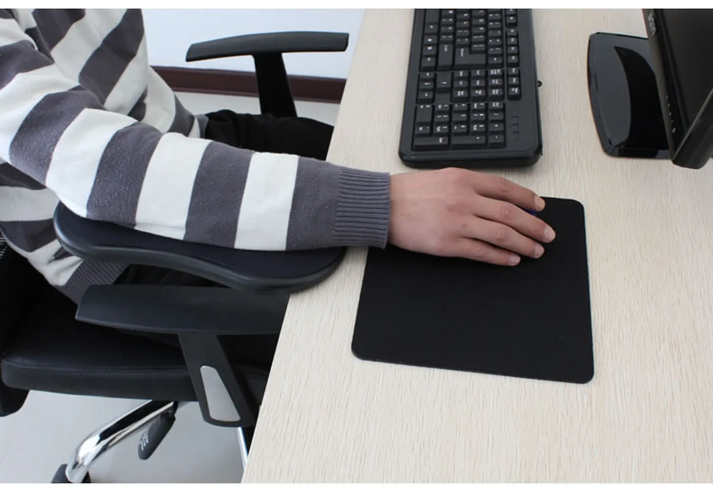 

Tables and Chairs Computer Hand Bracket Wrist Support Mouse Pad Arm Shoulder Pad Mount 180 Rotating Gaming Mat Health Care