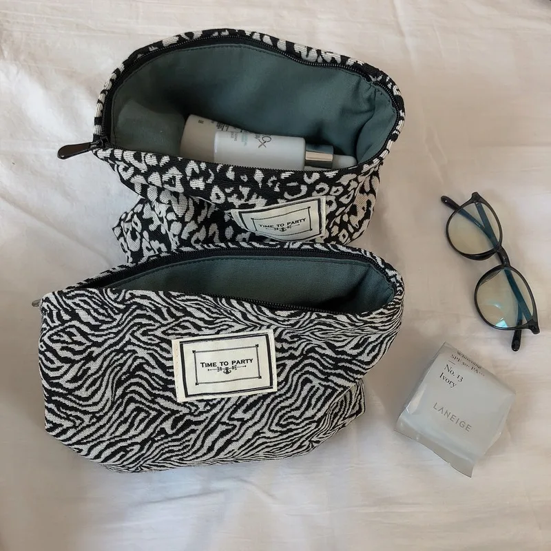 Black and White Women's Fashion Handbag Zipper Mobile Cosmetic Storage Bag Organizer Canvas Makeup Toiletry Clutch Mask Storage