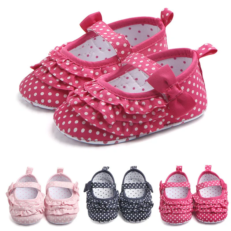 New Lovely Dots Baby Crib Shoes Soft Sole Newborn First Walkers Cute