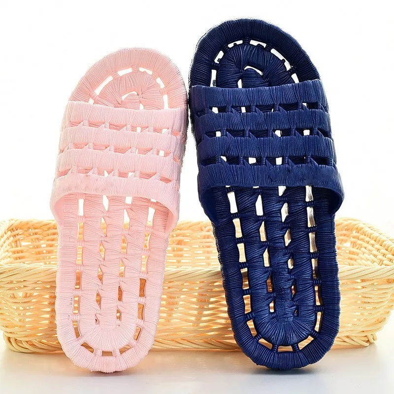 

Bath of with Hole Slipper Porous Anti-slip Slippers Men And Women Couples Bath Soft Sole Leakage Summer Sandals