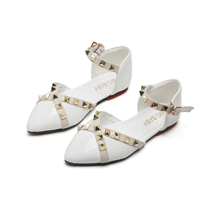 Детские сандалии для девочек с острым носком и заклепками Новинка 2020 года