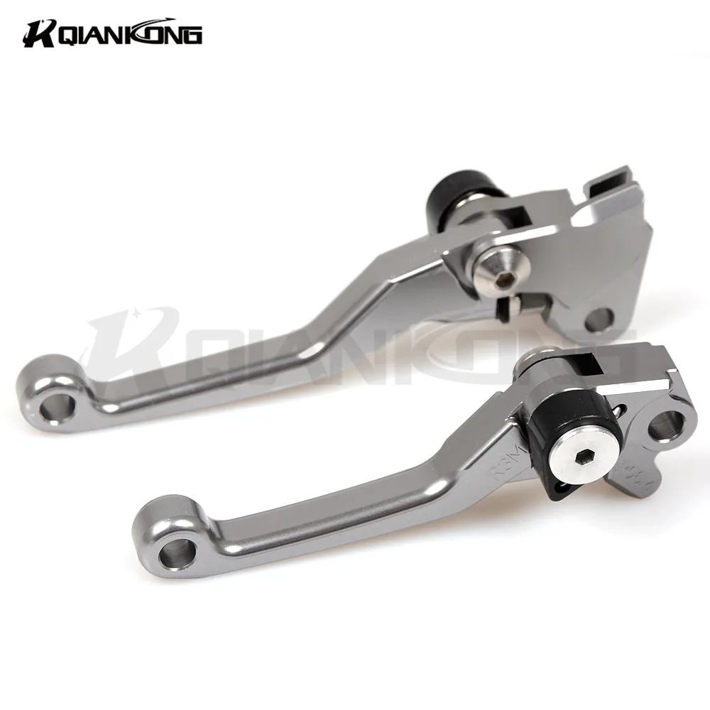 832