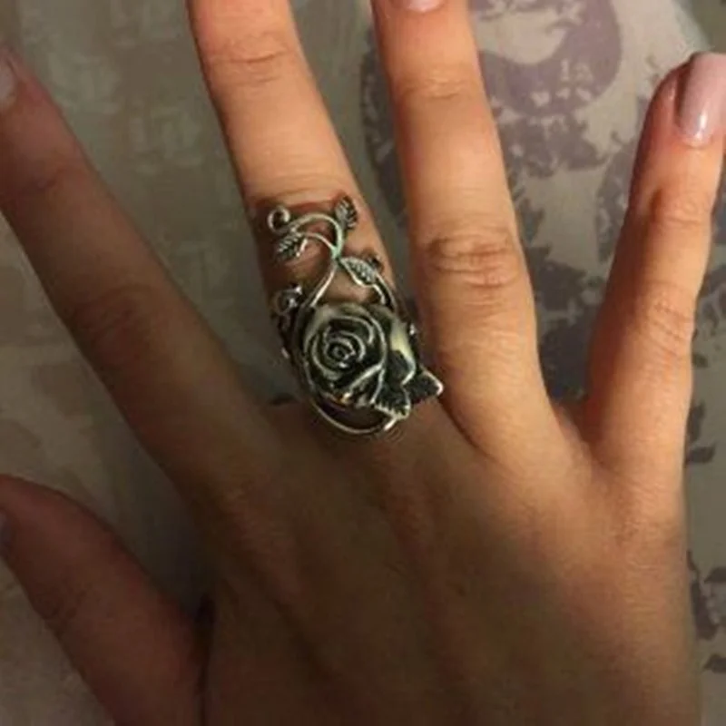 Finger ring Vintage Black Rose temperament rattan ring