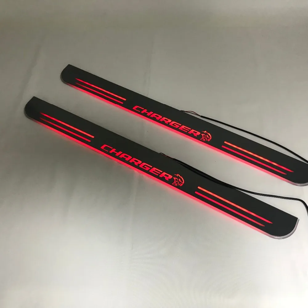 RQXR led движущиеся двери потертости для dodge Зарядное устройство динамический дверной порог пластина плоская подкладка накладка течет/фиксированный свет, 2 шт
