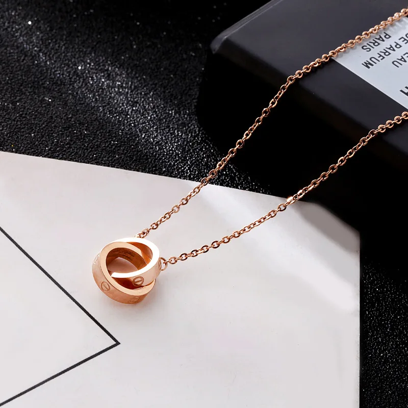

European and American fashion new double ring pendant necklace female rose gold titanium steel short clavicle chain