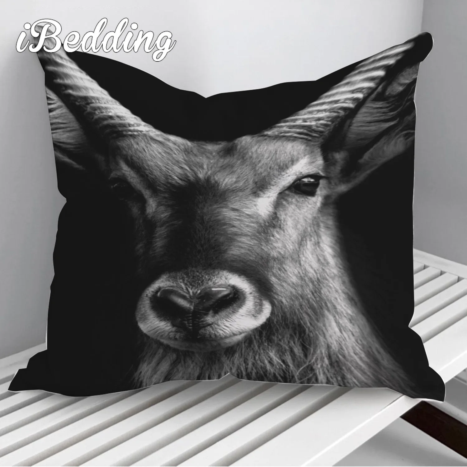 Черно-белый чехол-подушка Antelope 45x45 см | Дом и сад