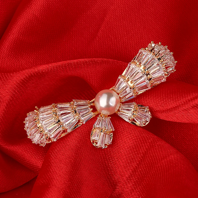 

Hot Sales Micro inlay zircon brooches accessories High Quality Fashion Classic Pearl Butterfly Brooch For women Suit Corsage