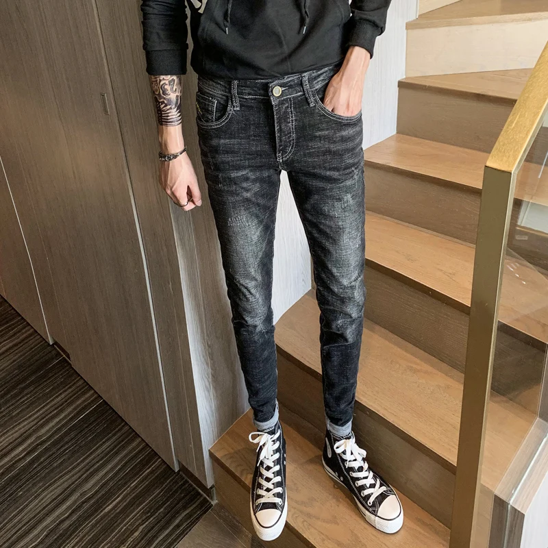 

2019 new men's embroidery personality hole jeans youth Slim Korean version of the trend of stretch black straight feet pants