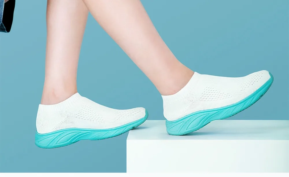 Новинка; удобная повседневная обувь для мужчин и женщин; цельнокроеные дышащие спортивные Прогулочные кроссовки с дышащей подошвой