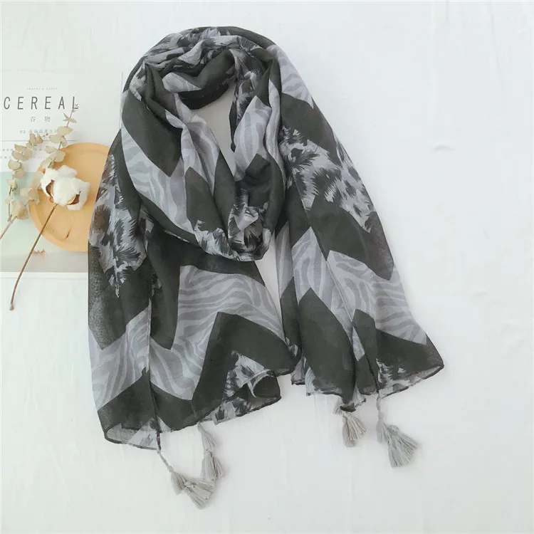 Two colors Fashion women scarf leopard patchwork pashmina girl sunscreen wrap tassels foulard