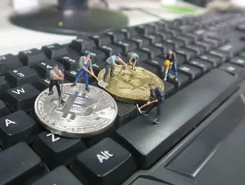 

DIY Funny Diorama Micro Miner Figures Landscape Props 4cm Alloy Bit Coin garden Decor Miniatures Accessories