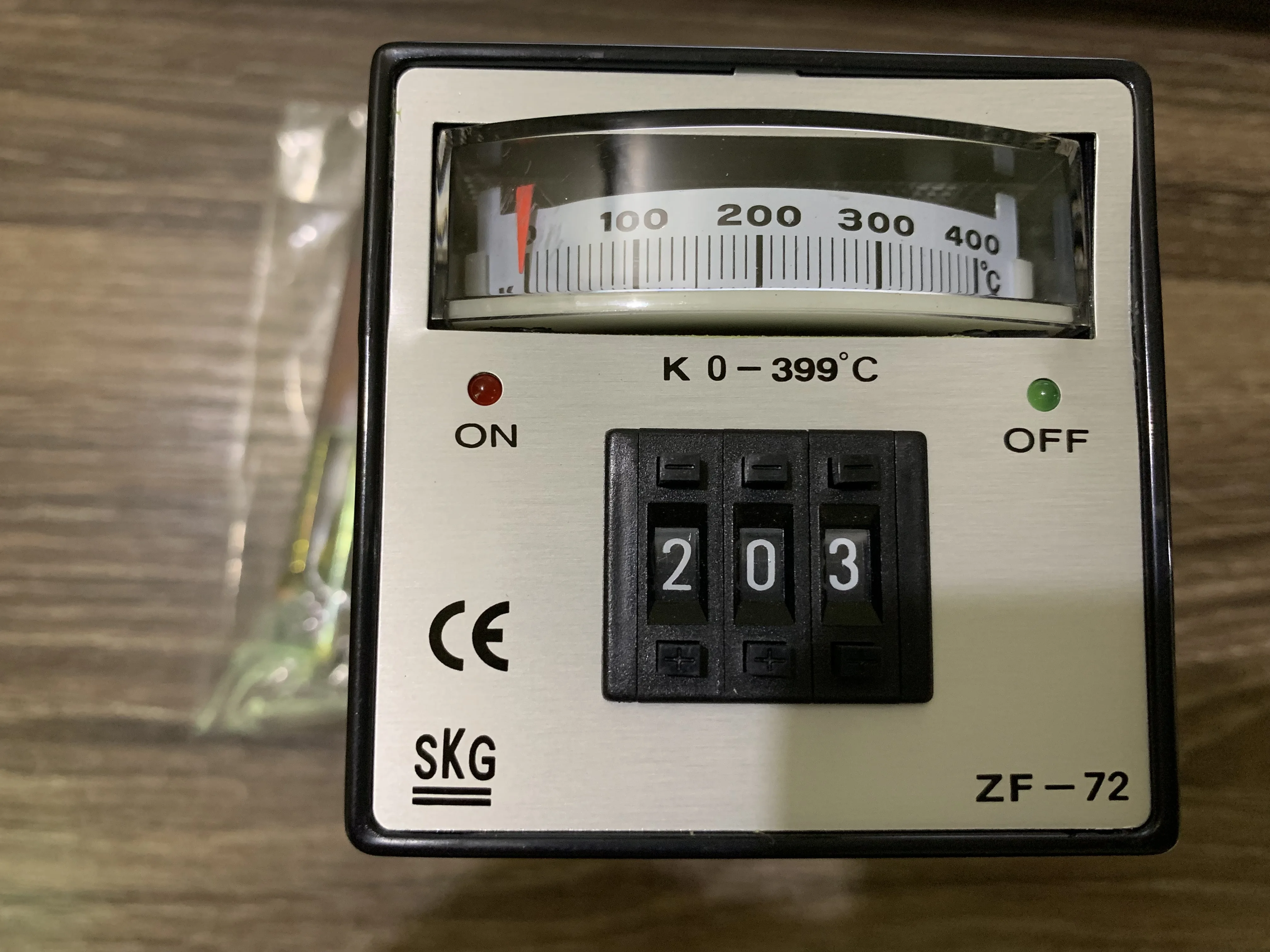 

new Original Genuine SKG dial ZF72 ZF-72 genuine security Shelf temperature controller thermostat SSR AC contactor