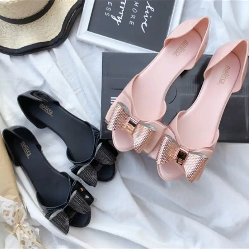 sapatos e sandálias da moda