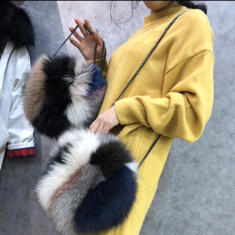 

New Korean version of the fox fur bag small round bag shoulder Messenger bag fashion really hair bag warm plush handbag