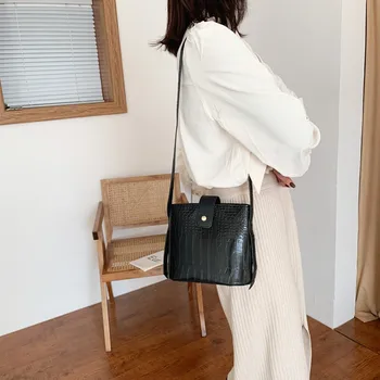 

Solid Handbags Zipper Bags For Women Large-capacity Versatile Shoulder Bags Fashion Wild Messenger Handbag Bolsa